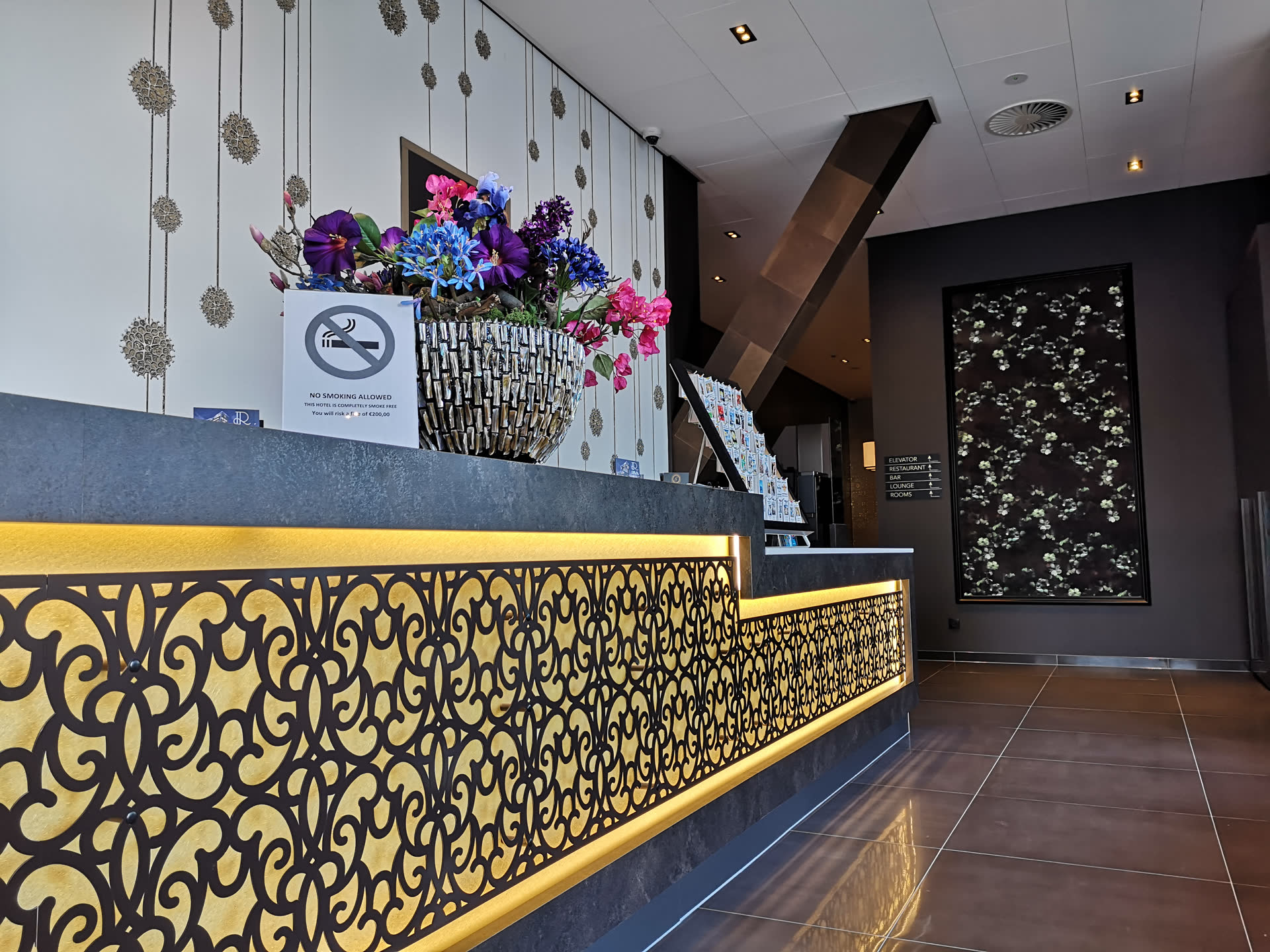 Riva Hotel details